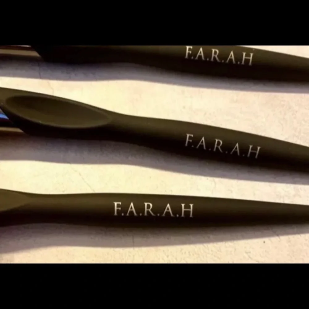 F.A.R.A.H.‎ Trio brush set